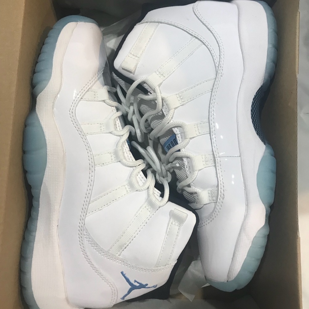 Jordan 11 Legend Blue